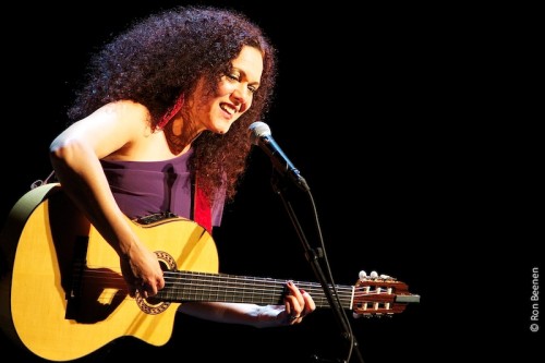 Gal Costa + Ceumar - Festival Via Brasil! ©Ron Beenen - Bailandesa.nl - Holanda Gal Costa +Ceumar - Festival Via Brasil! ©Ron Beenen - Bailandesa.nl - Holanda